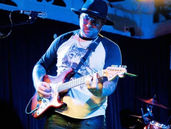 Live Music at Smileys On the Roxx